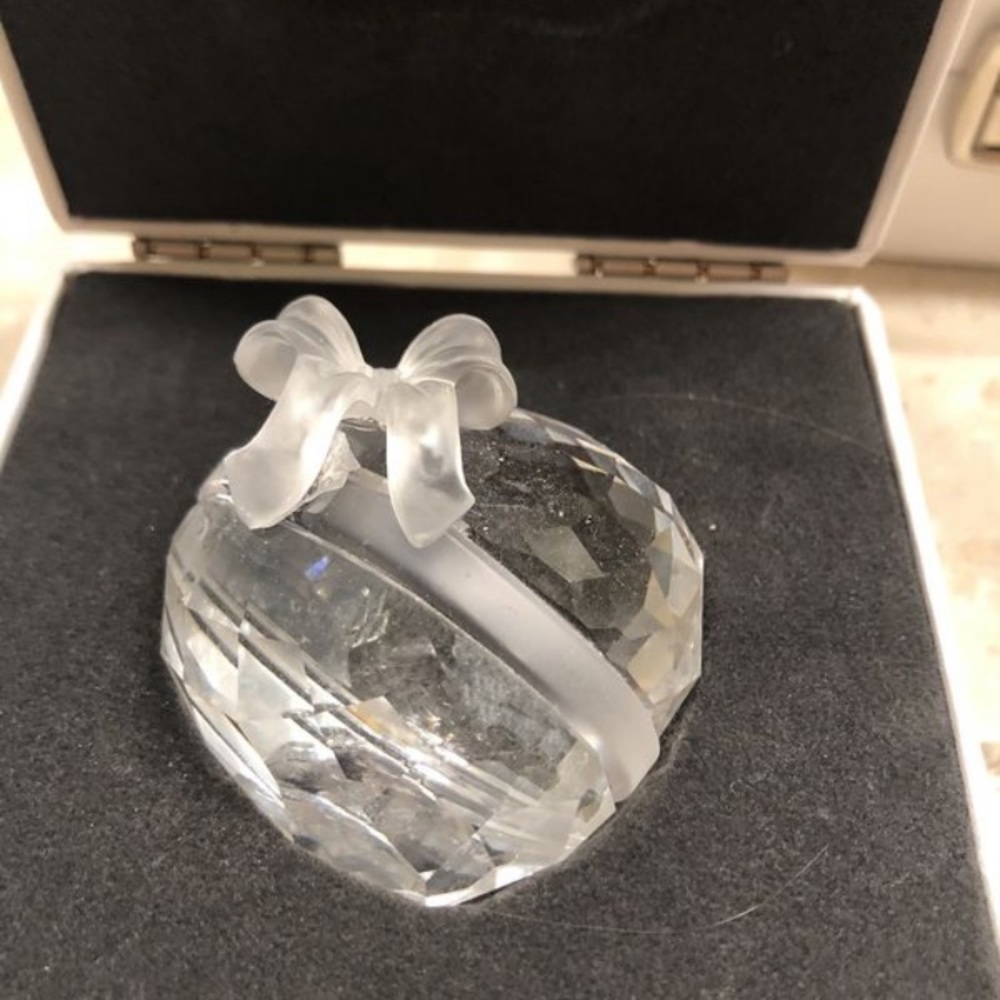 Beautiful Swarovski Crystal Heart with Bow! Mint!